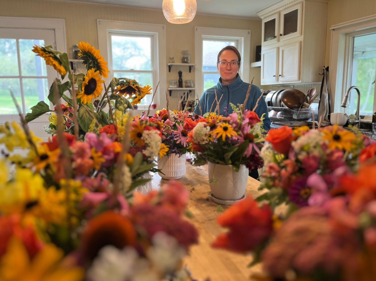 Amity arranging the flowers